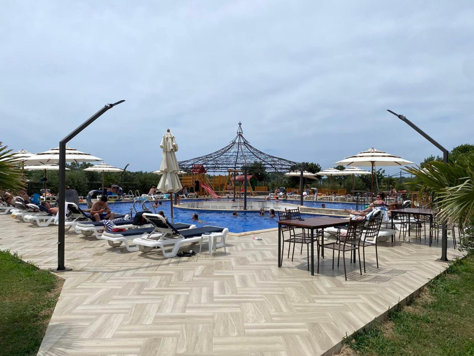 Imperial Family Resort Улцинь Экстерьер фото