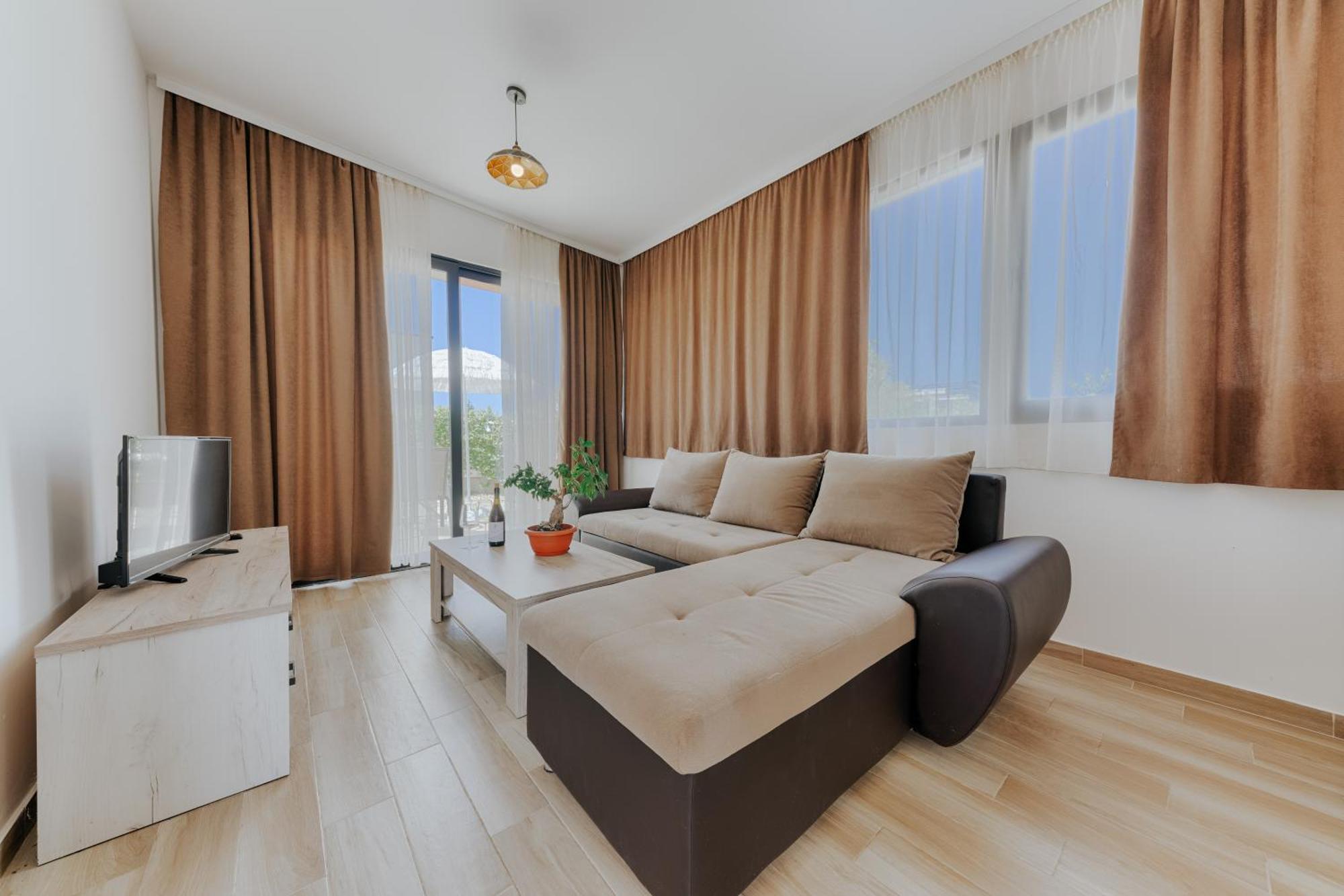 Imperial Family Resort Улцинь Экстерьер фото