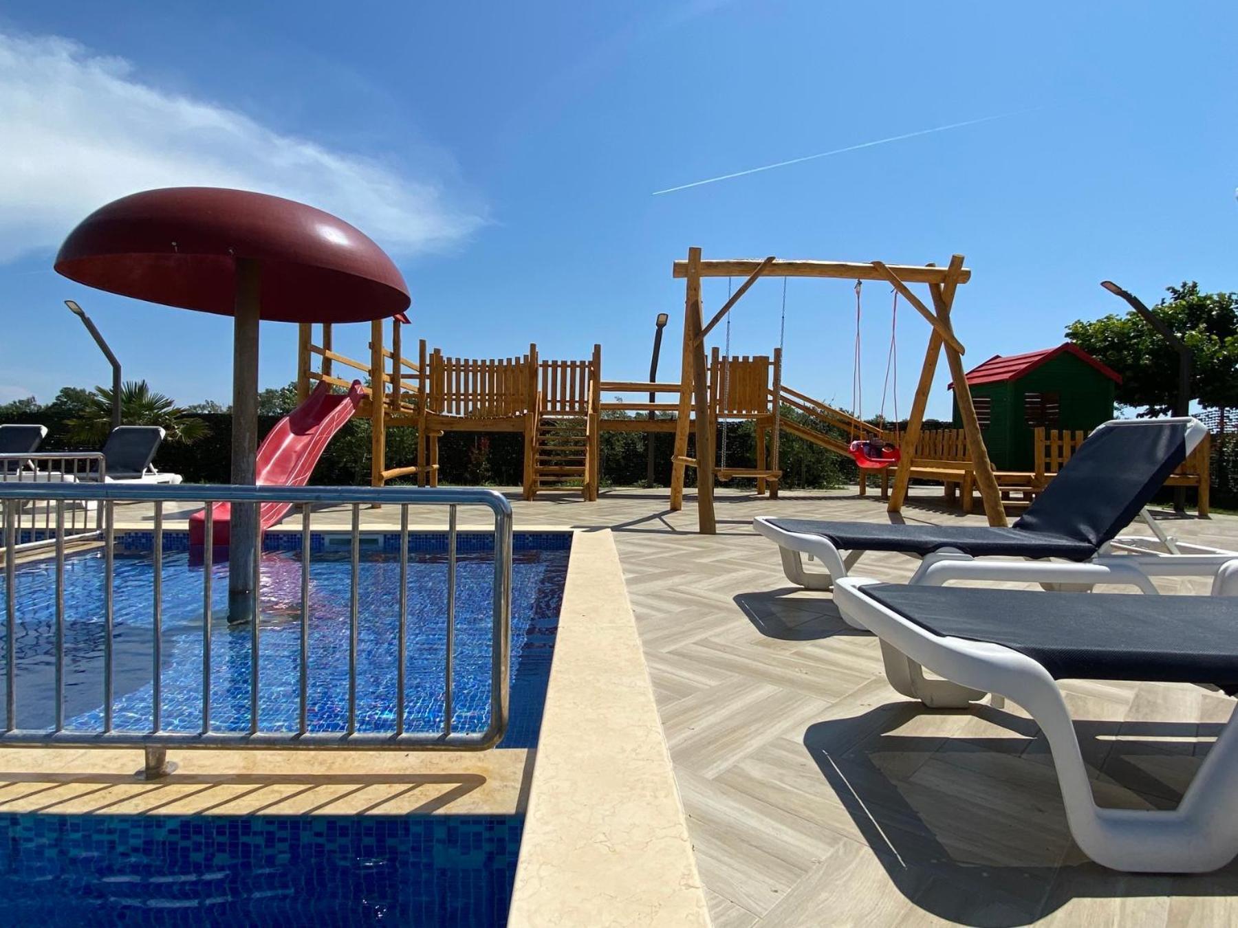Imperial Family Resort Улцинь Экстерьер фото