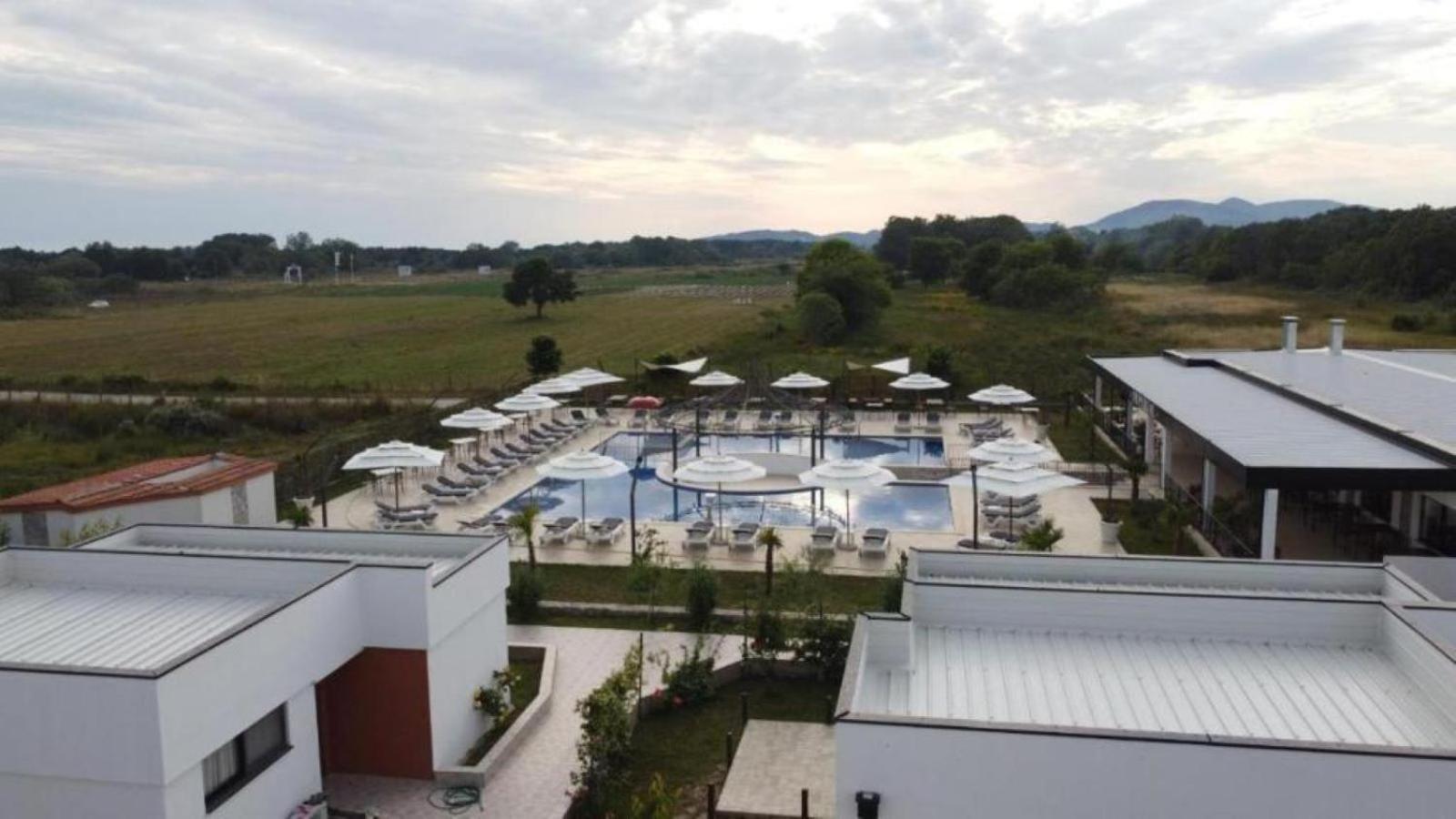 Imperial Family Resort Улцинь Экстерьер фото