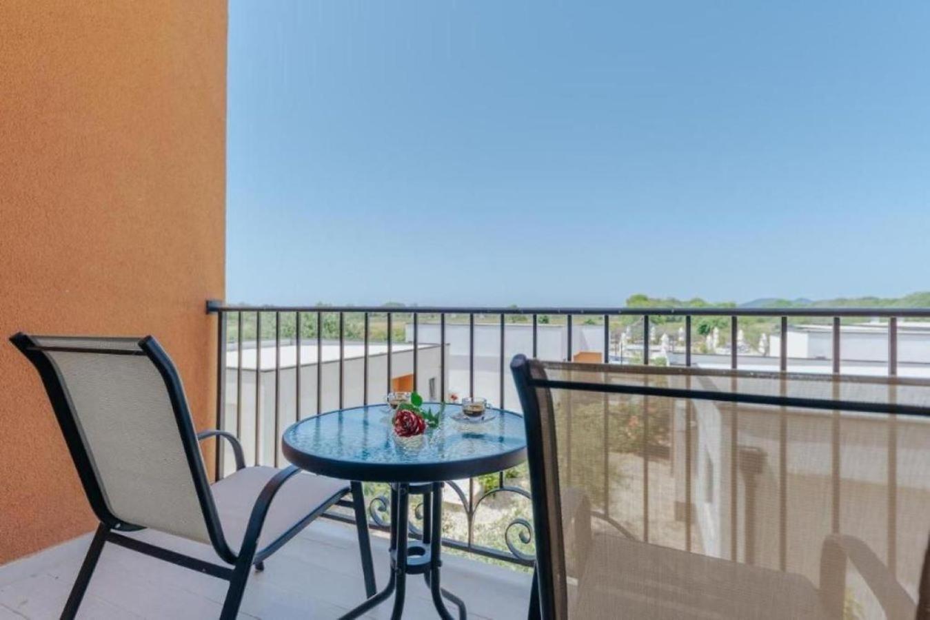 Imperial Family Resort Улцинь Экстерьер фото